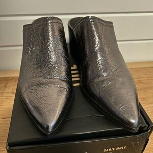 Like new Frye Sadie Mule